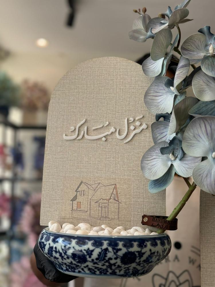 فازة السيراميك مع ورد الاوركيد الفاخر