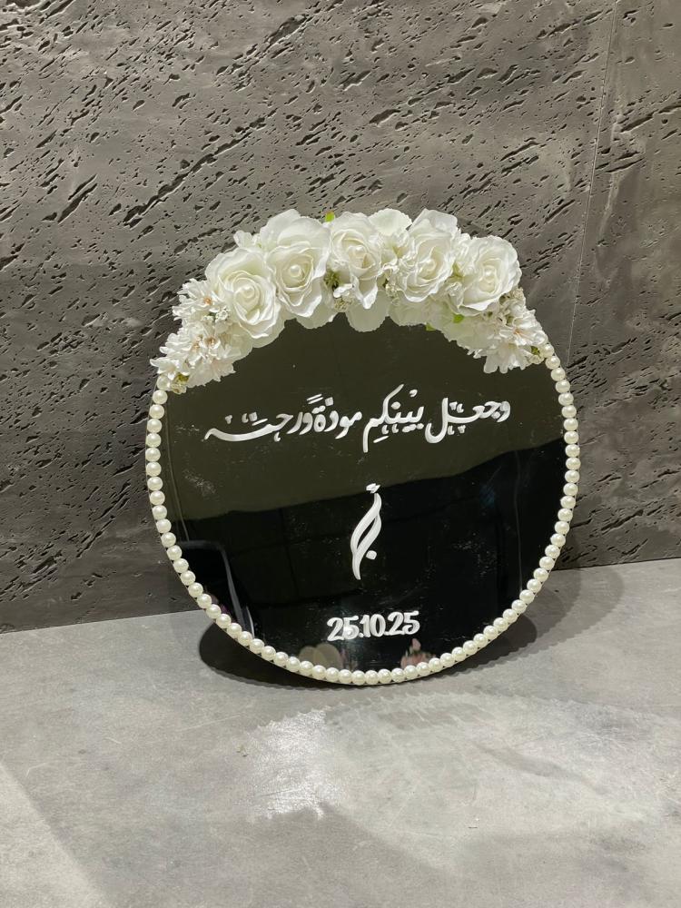 قاعدة مرايا مزينة من اللؤلؤ والورد الصناعي الفاخر