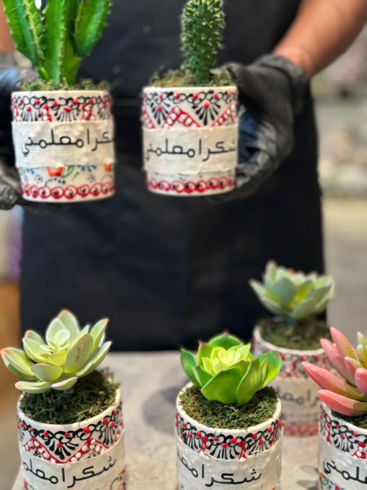زرعات مكتبيه الفازه رسم يدوي
