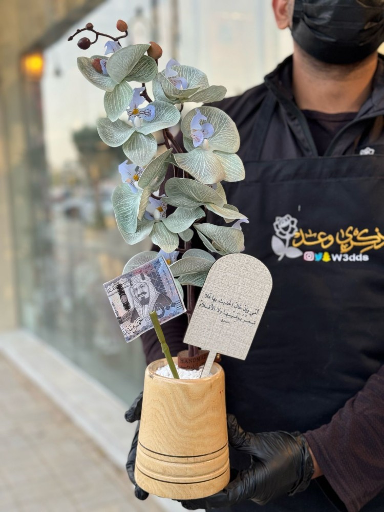 فازة الخشب الطبيعي مع الاوركيد