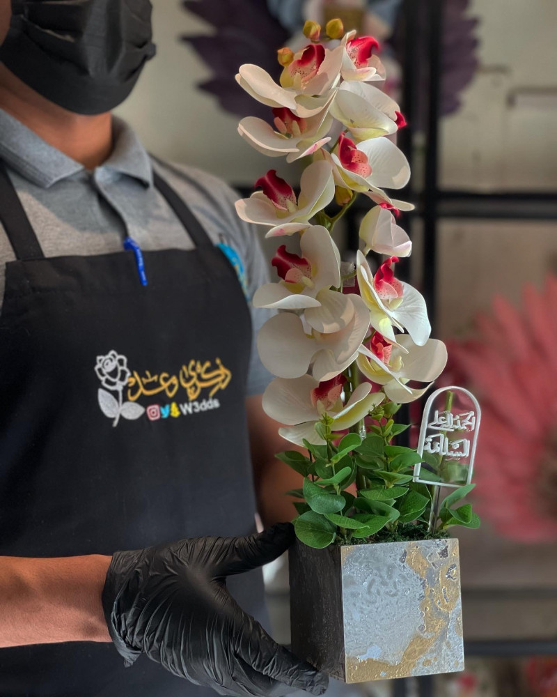 فازة ورد صناعي