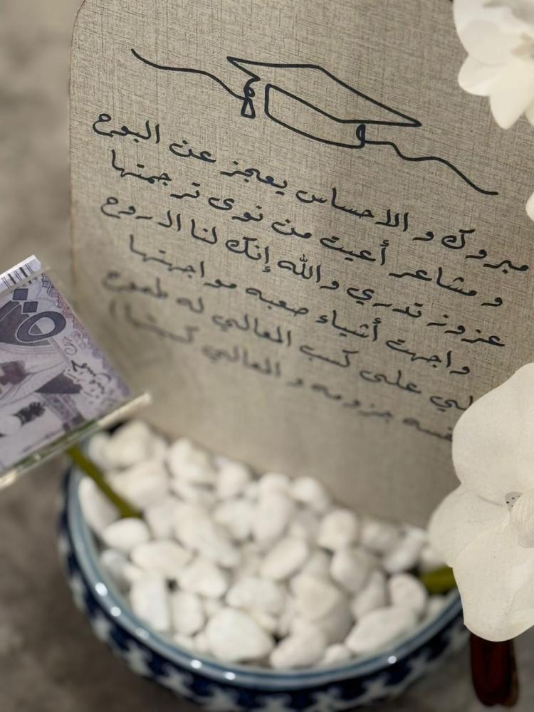 فازة السيراميك مع ورد الاوركيد