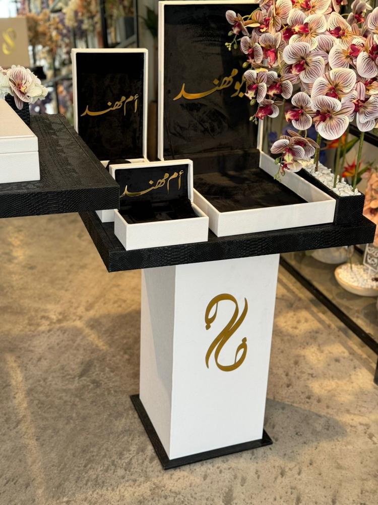 Two wedding networks with parents' gifts