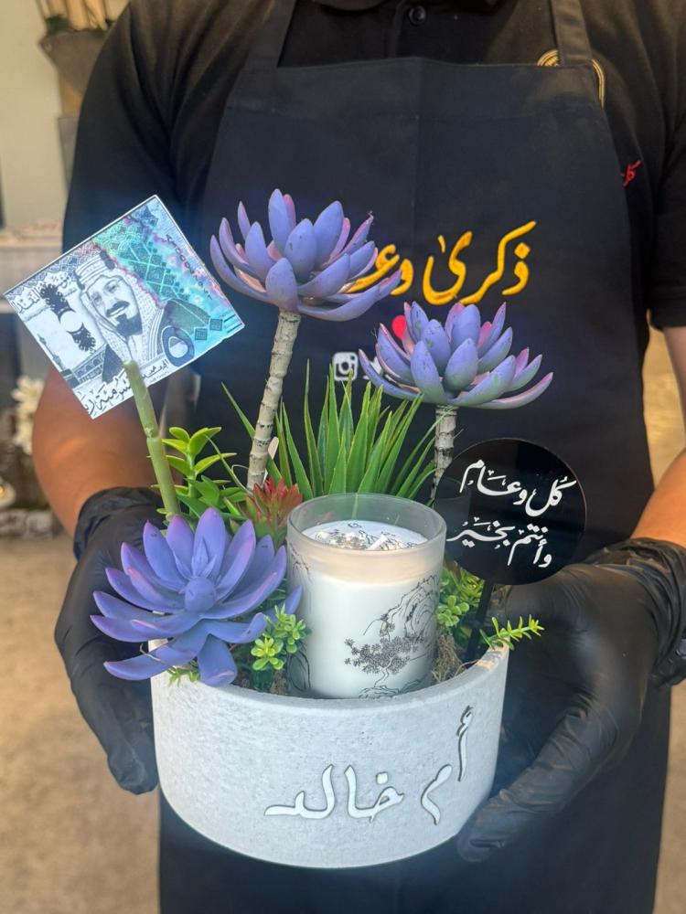 فازة اسمنتيه بعبارة اختيارية شامل الفواحة