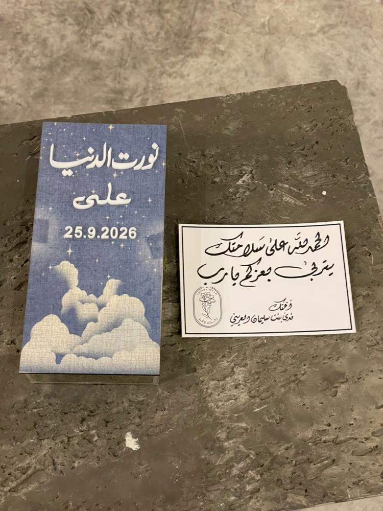 بوكس اكريلك مع غطاء خشب