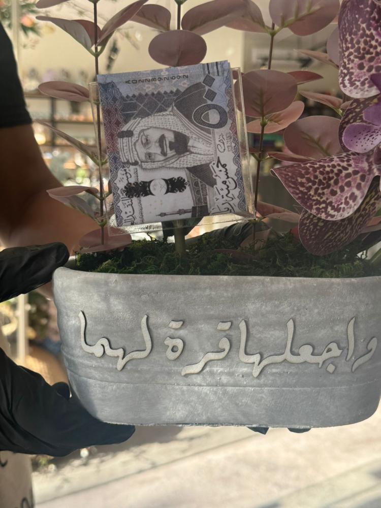 فازة الاسمنت مع ورد الاوركيد غير شامل اكريلك الفلوس