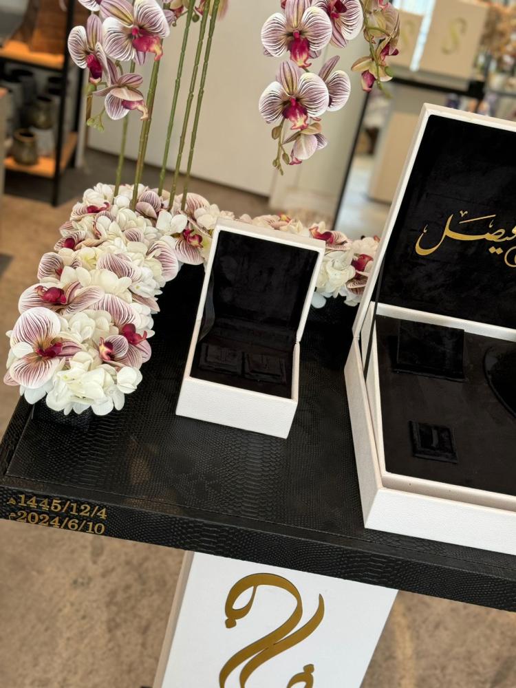 Two wedding networks with parents' gifts
