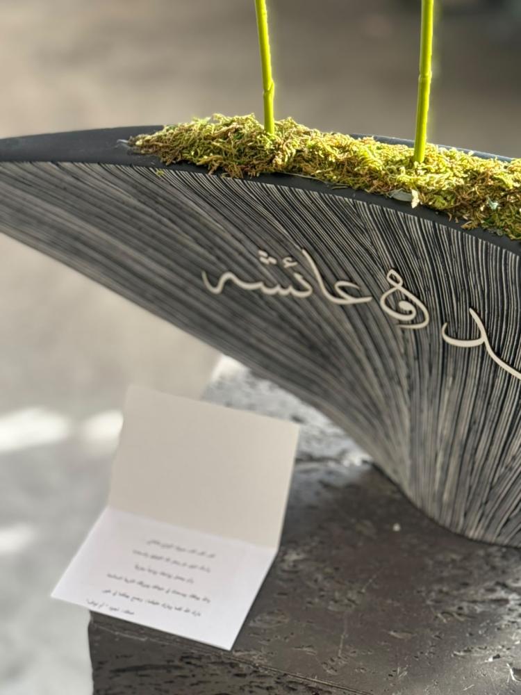 فازة الخزف الحجري مع ورد الاوركيد غير شامل حامل الفلوس