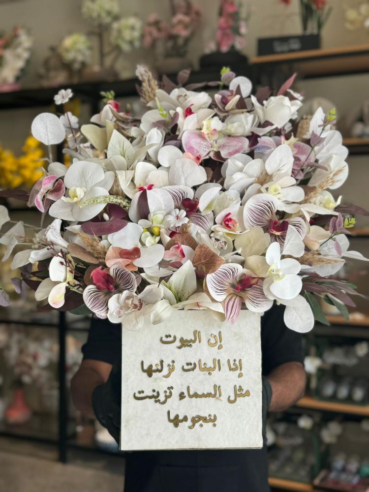فازة بتعتيق امريكي وورد الصناعي الفاخر