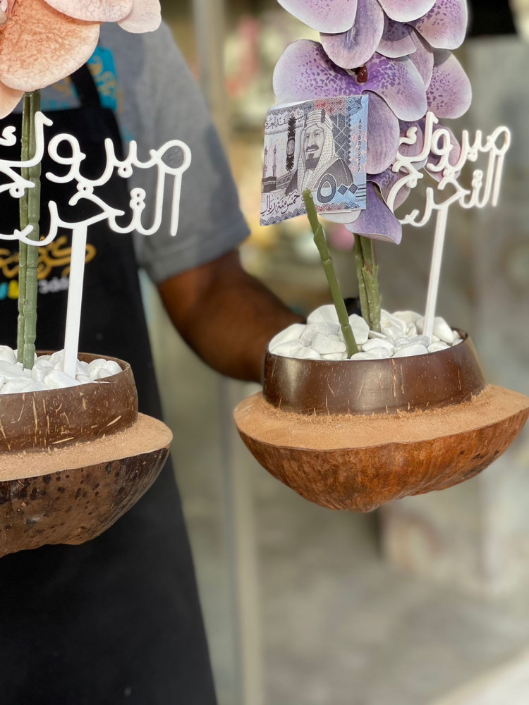فازة جوز الهند الطبيعي مع ورد الاوركيد