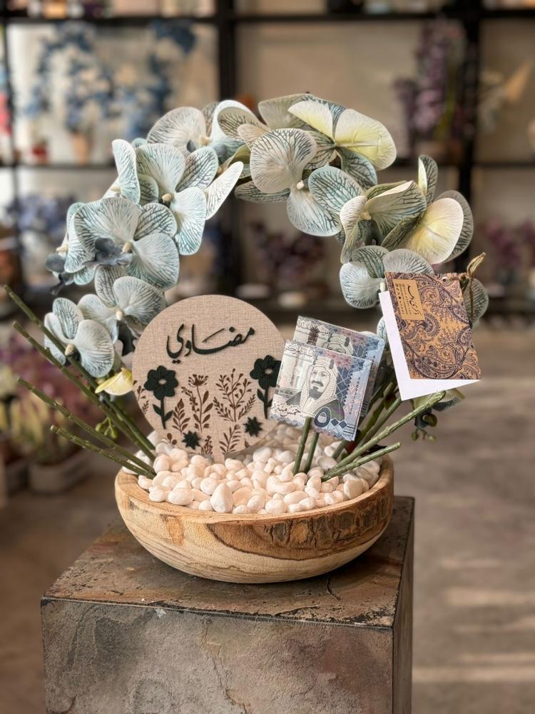 فازة الخشب الطبيعي مع الاوركيد