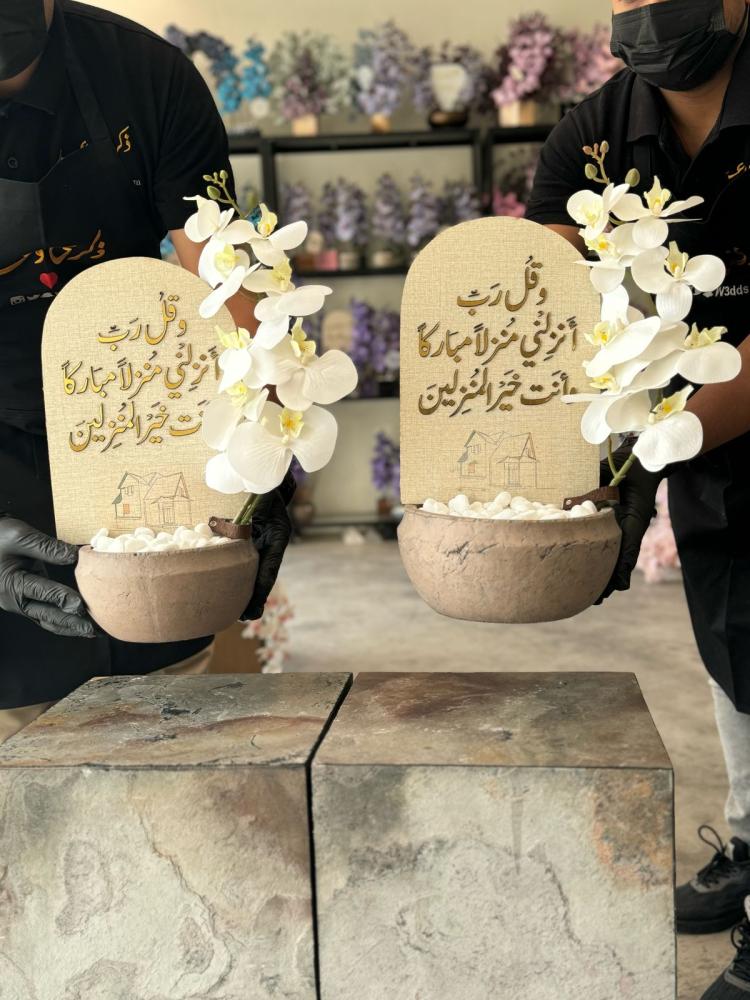 فازه اسمنت مع ورد الاوركيد الفاخر