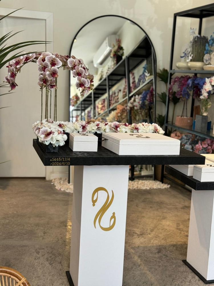 Two wedding networks with parents' gifts