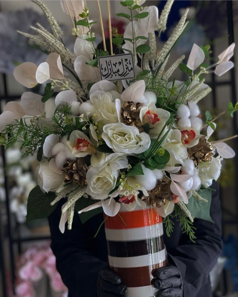 فازة ورد صناعي