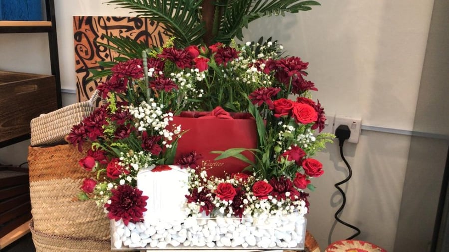 فازة ورد طبيعي