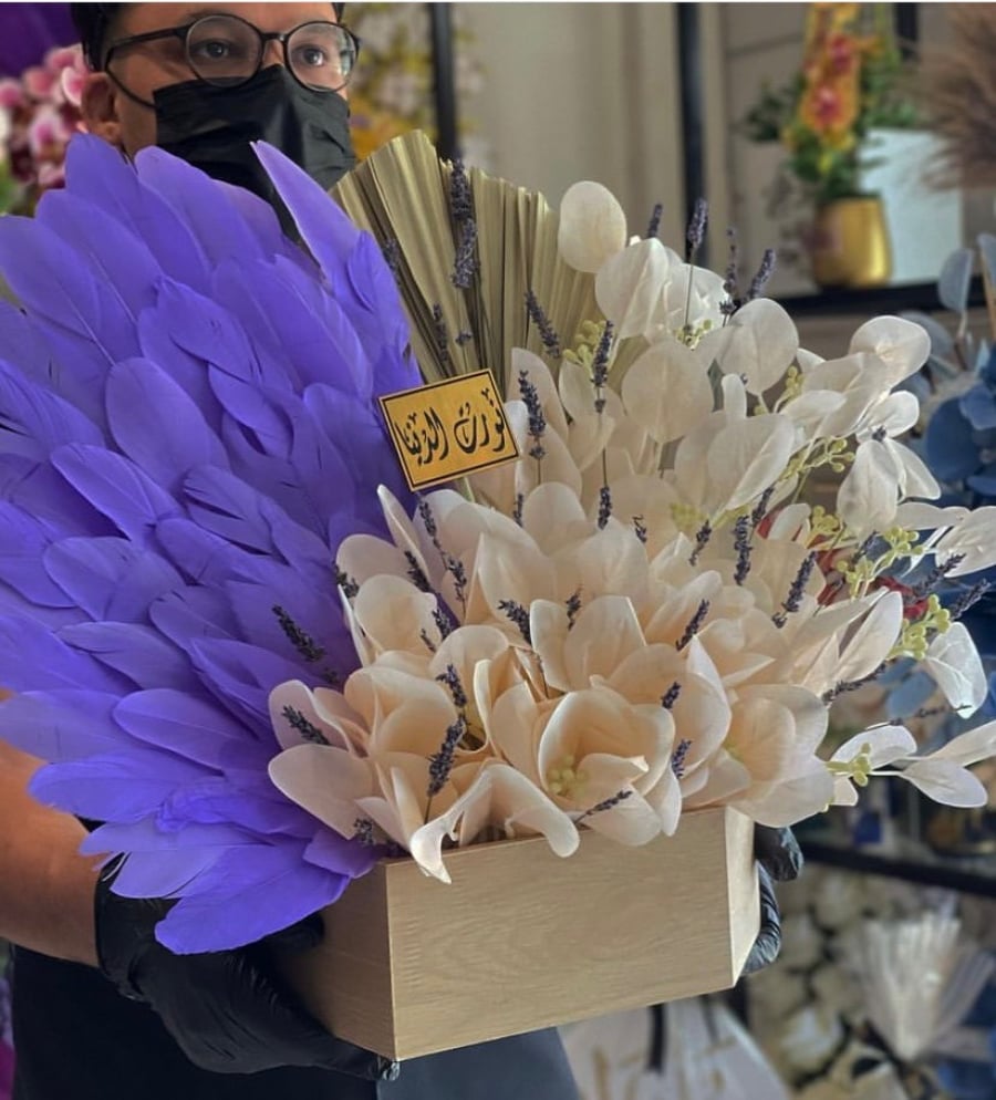 فازة ورد صناعي