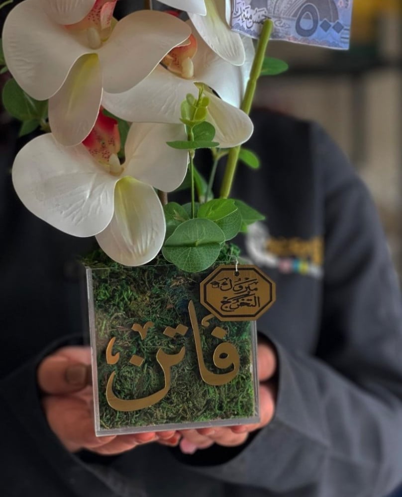 فازة ورد صناعي