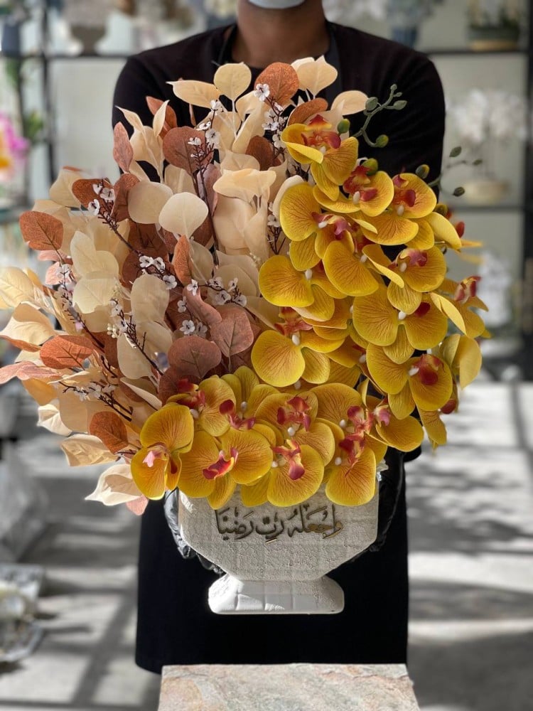 فازة ورد صناعي
