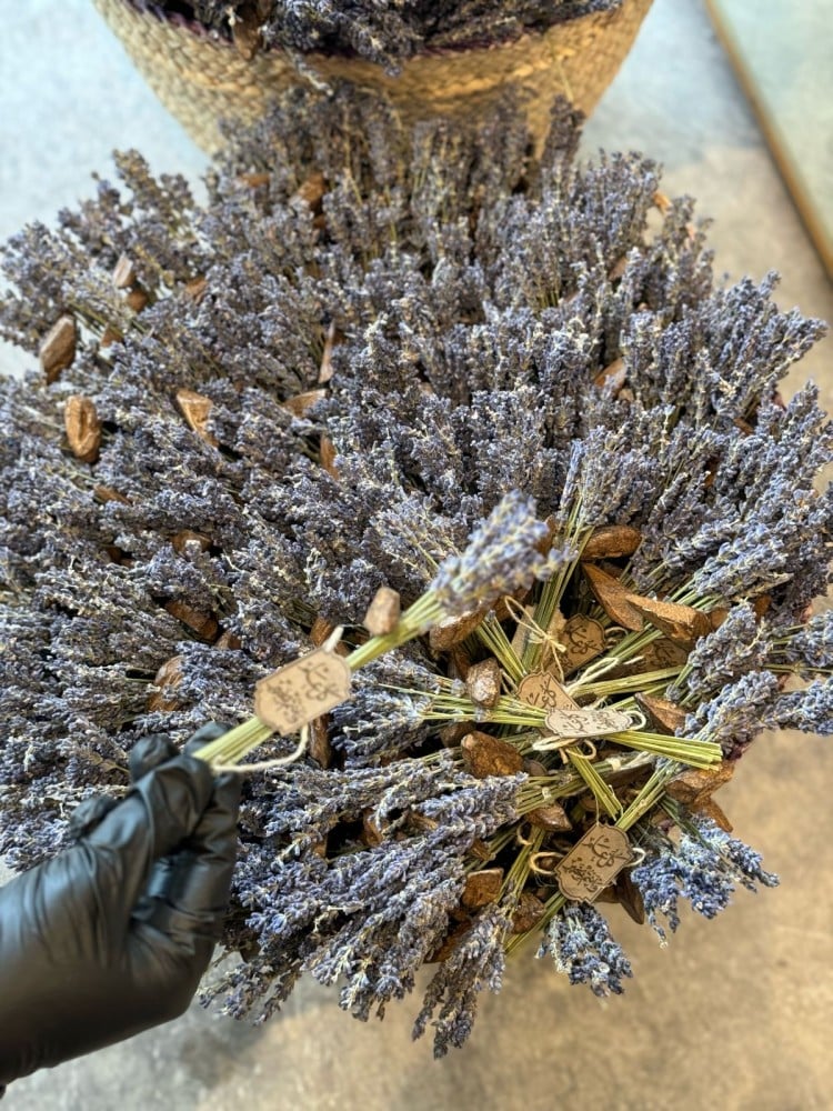 Natural dried lavender with a piece of luxurious Cambodian incense (single piece)