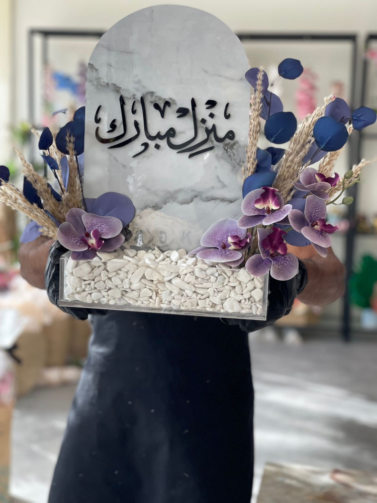 قاعدة اكريلك حجر طبيعي وسيراميك حجر الترافينتو مع الورد