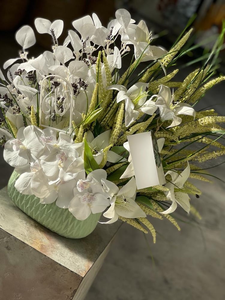 Mixed flower vase