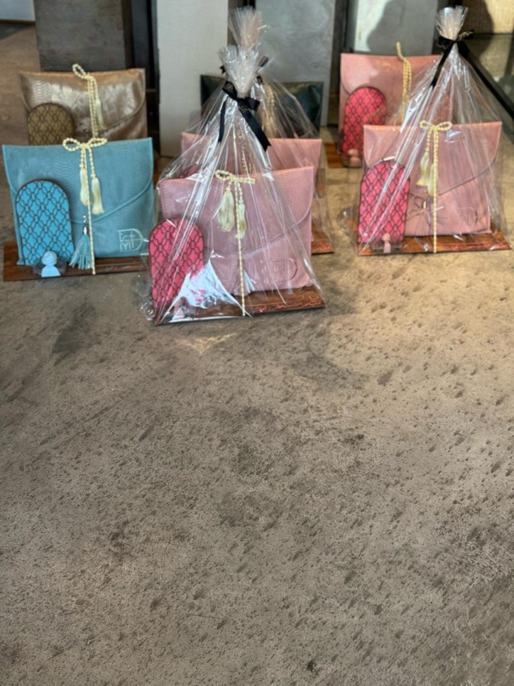 سجاد جلد فاخرة مع اوقية بخور