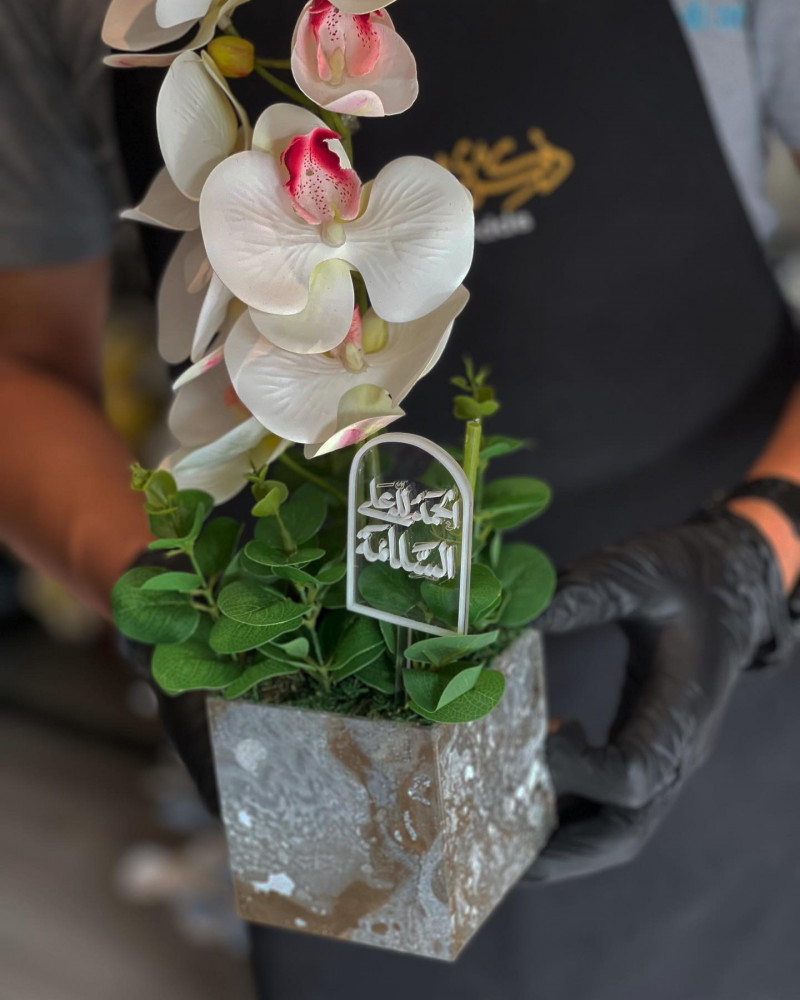 فازة ورد صناعي