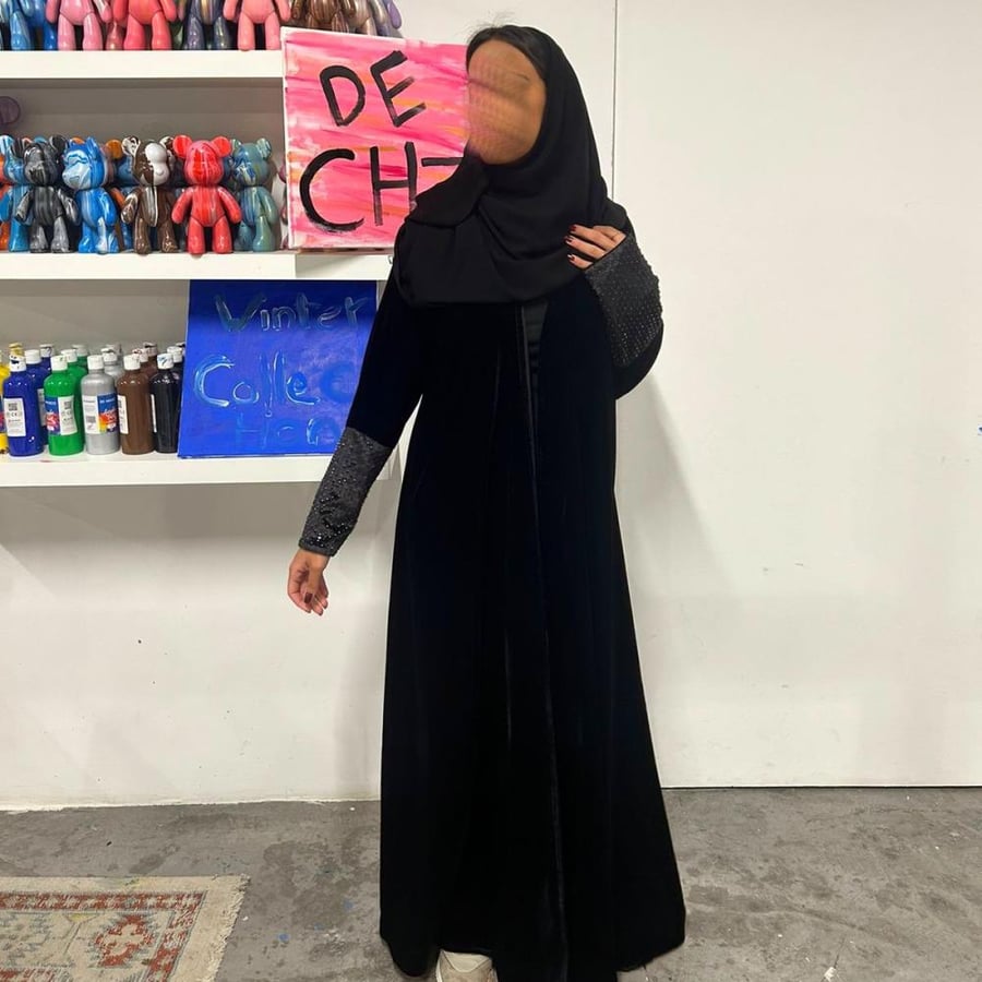 عباية سودا كلوش مع كم لمعه