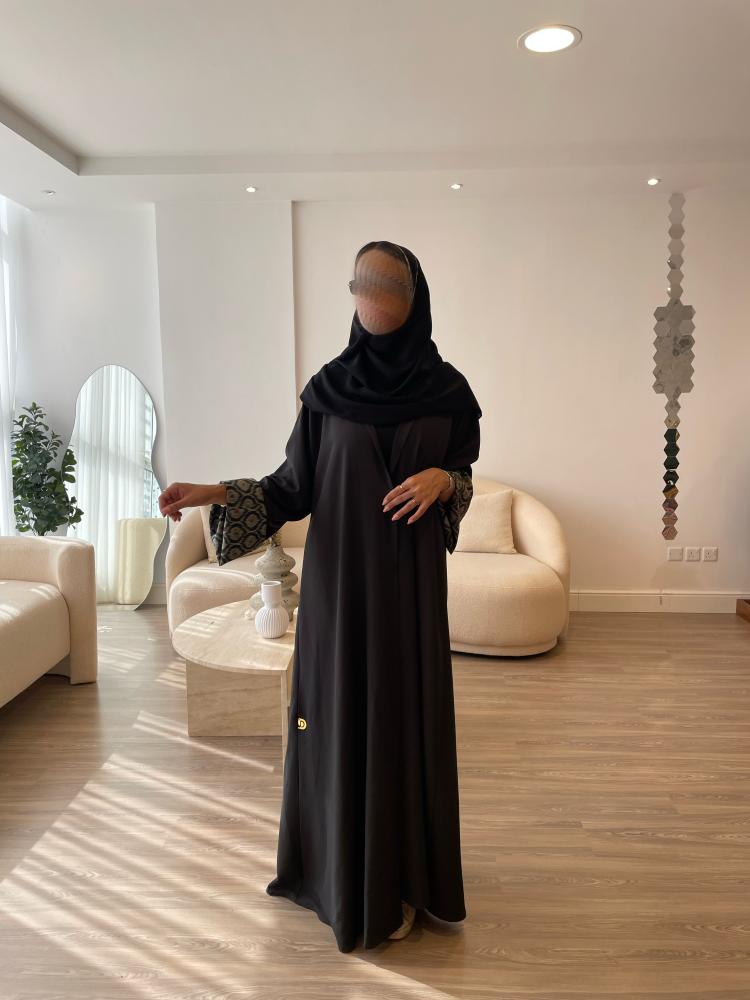 عباية كريب مع كسرة من الخلف