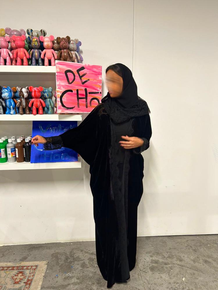 عباية مع تحديد واكمام دانتيل