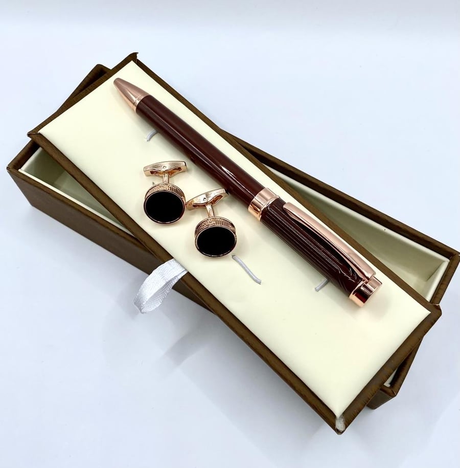 Pen and cup set in brown color from Catera