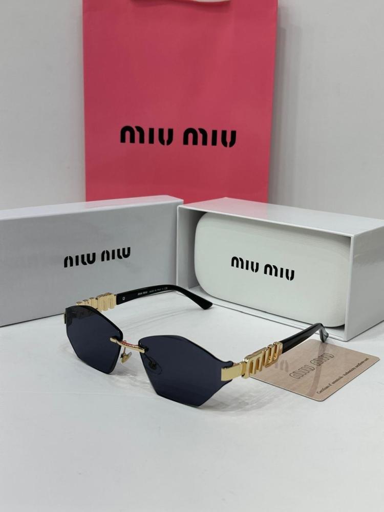 نظارة Miu miu اسود اطار ذهبي و اسود