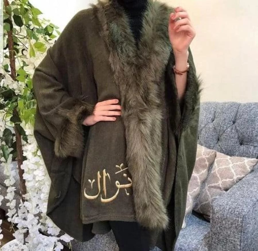 اسكارف شتوي مع اطراف فرو ناعم