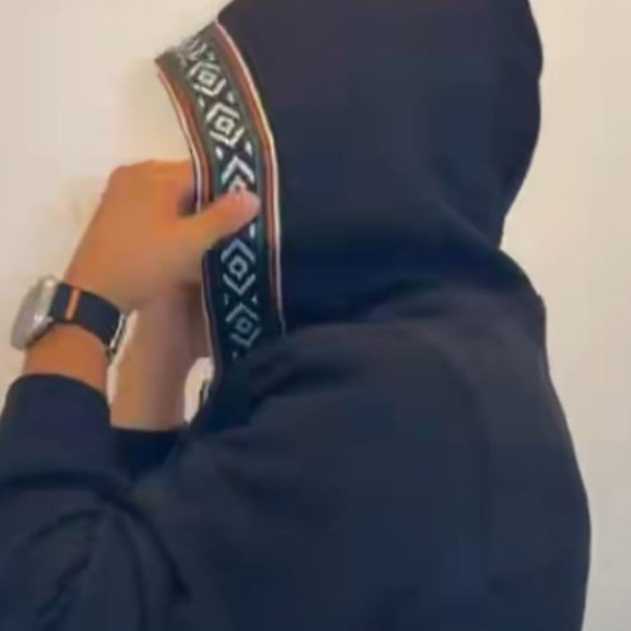 جاكيت جوخ اسود بلمسة تراثية