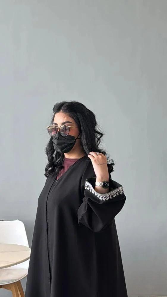 عباية مطرزة