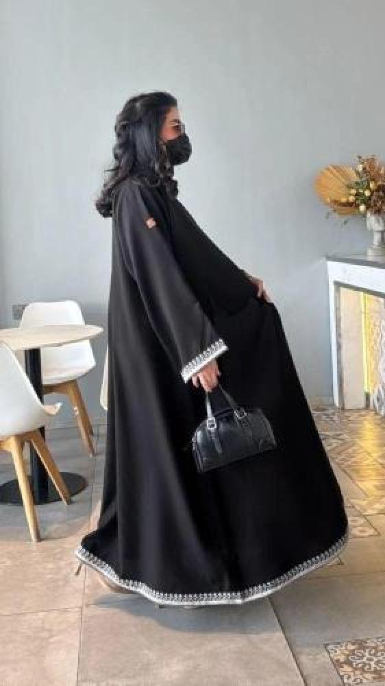 عباية مطرزة