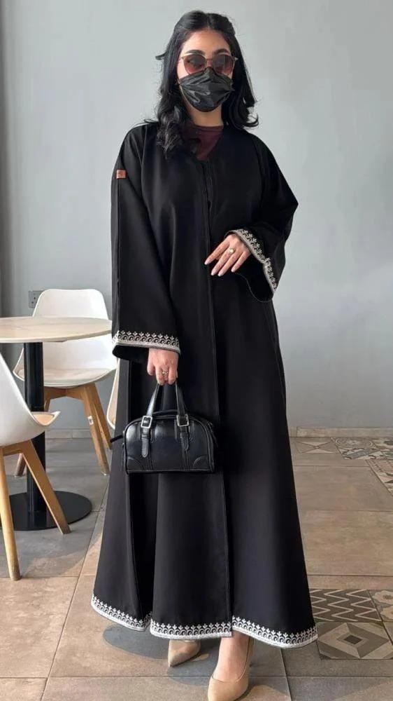 عباية مطرزة