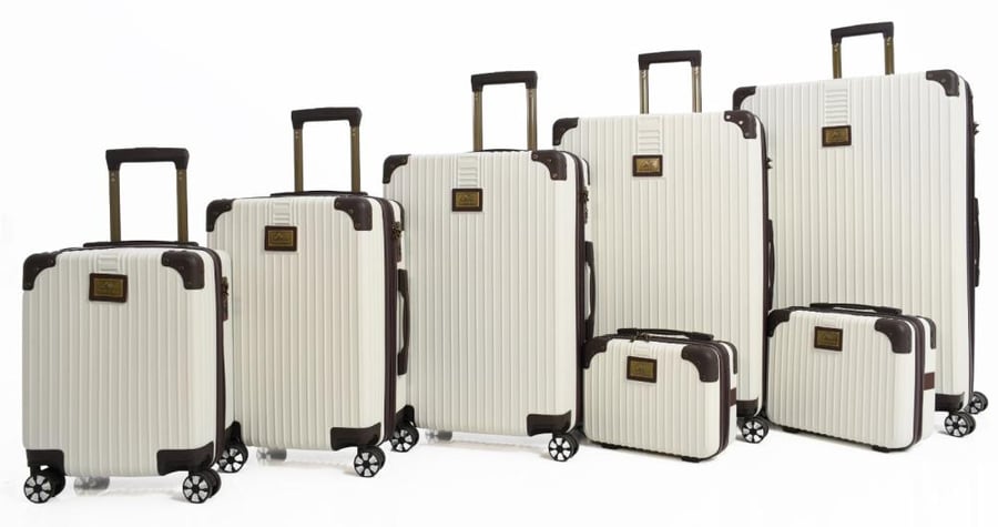 طقم شنط سفر فاخر 7 قطع – أوف وايت وأسود كلاسيكي | من لُتونا