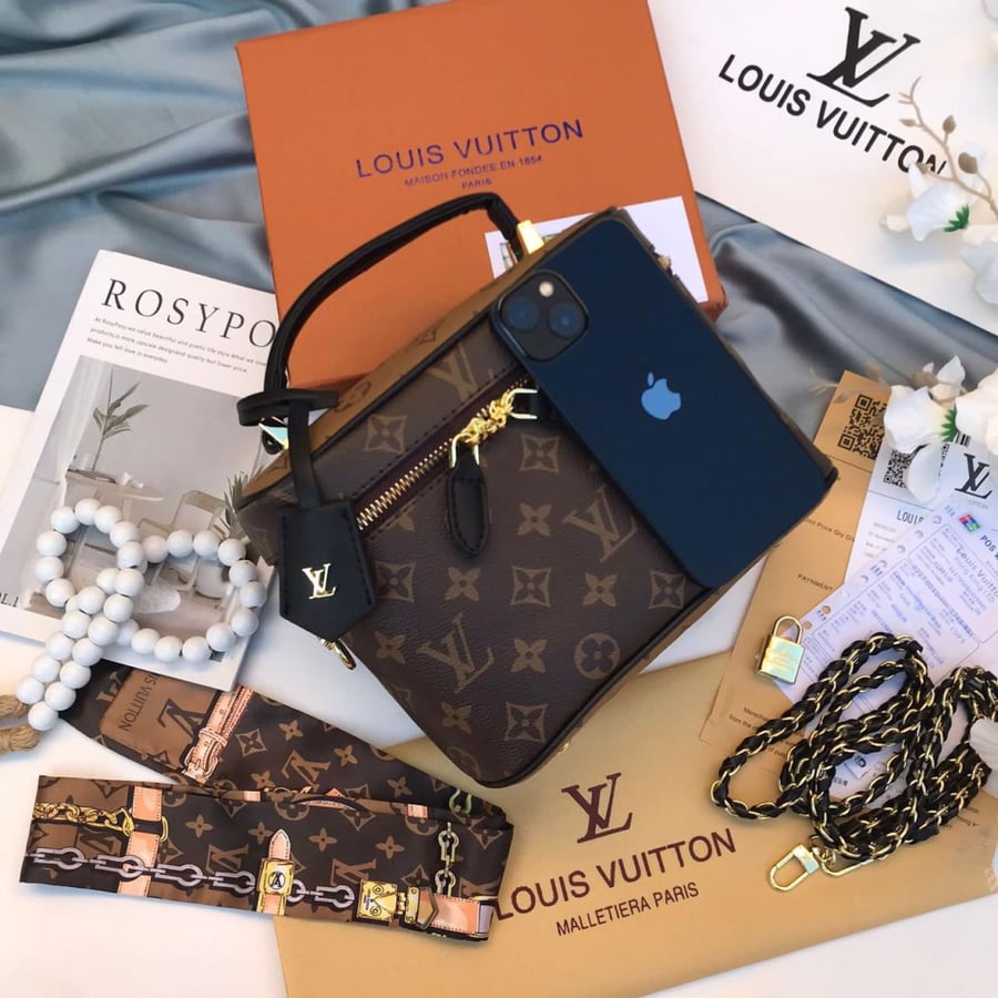 شنطه LV
