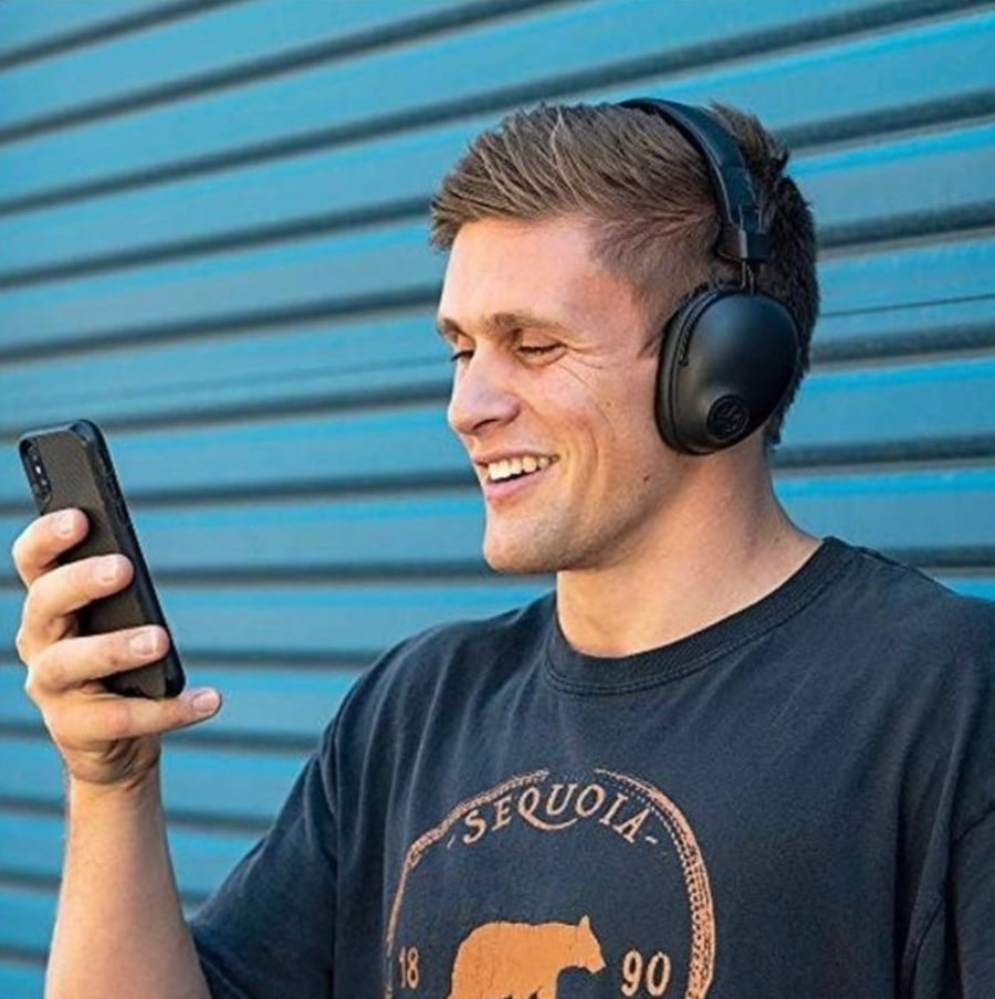 Studio Pro Bluetooth Wireless Over-Ear Headphones أسود