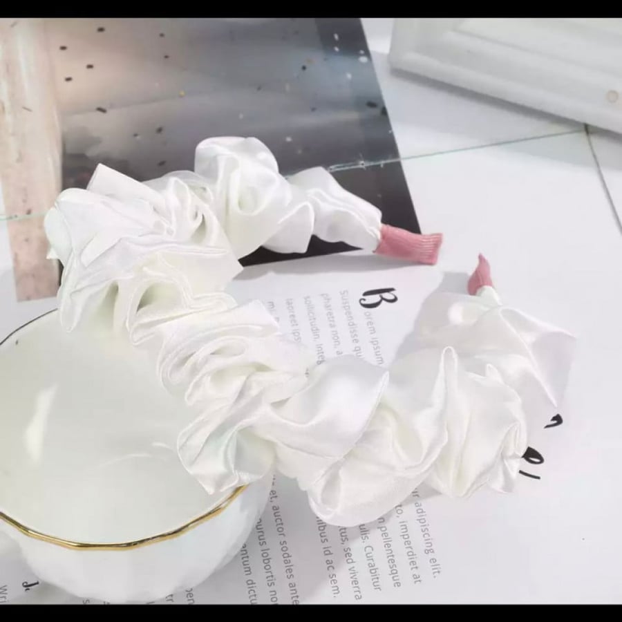 طوق شعر ابيض