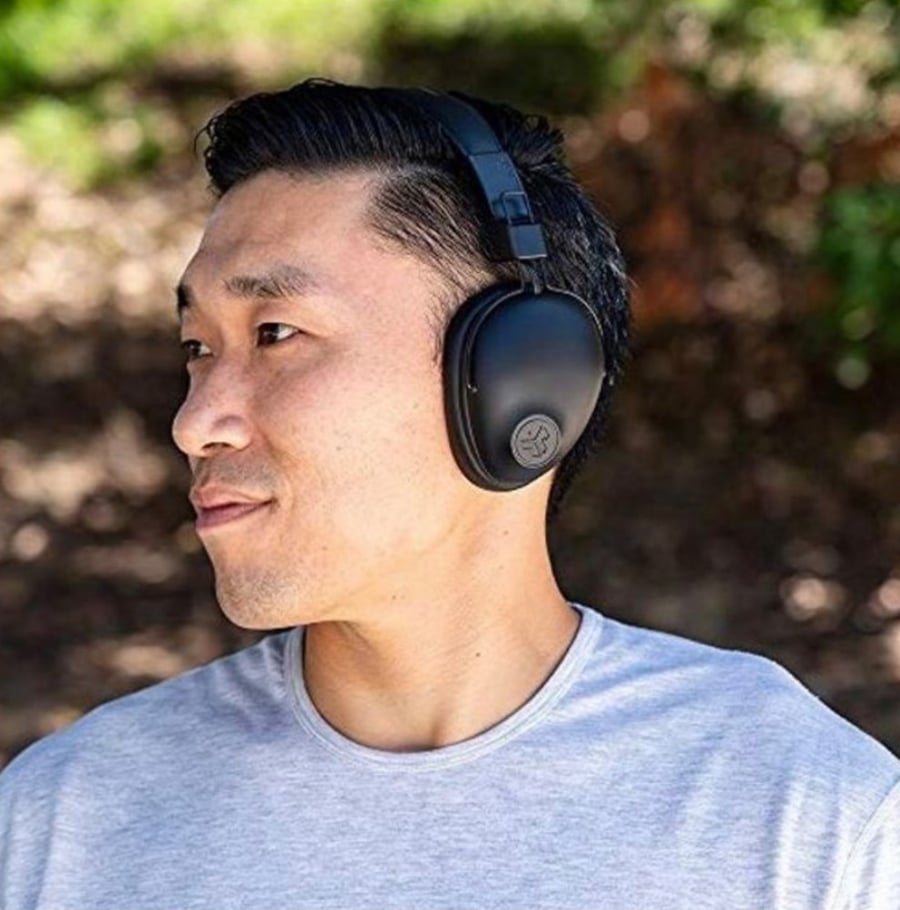 Studio Pro Bluetooth Wireless Over-Ear Headphones أسود