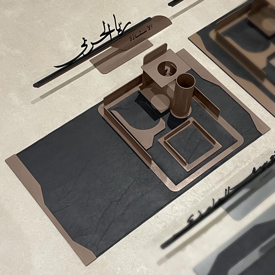 طقم ستاند أسم مكتبي بتصميم مميز