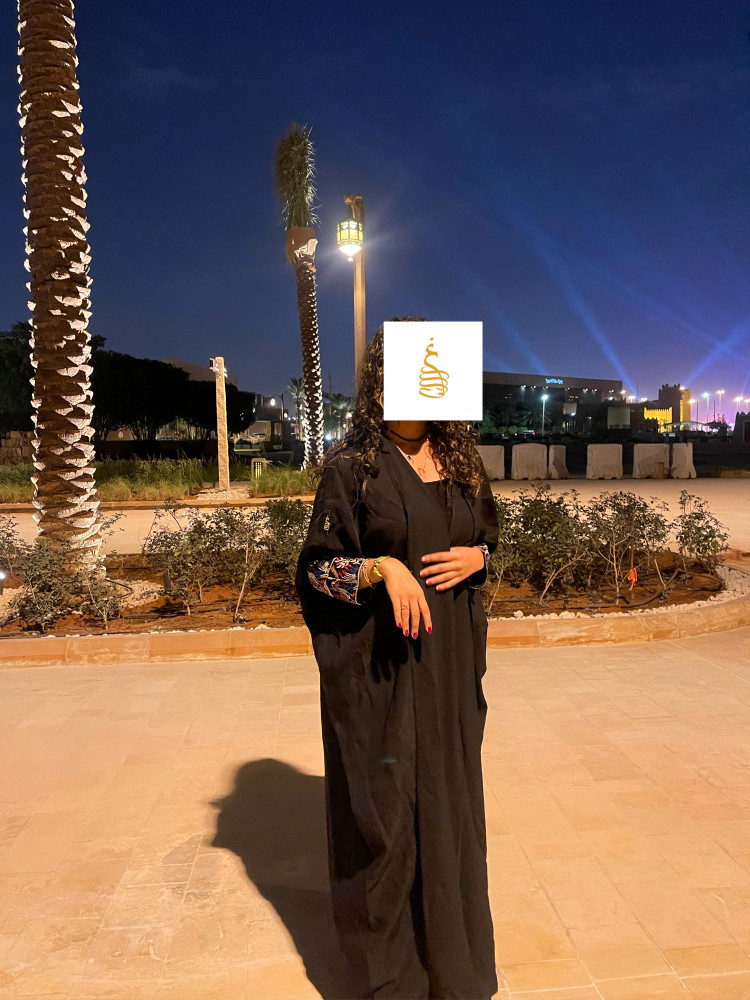 عبايـة بكلفـة