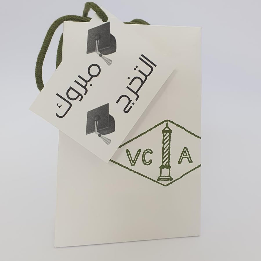 سلسال مع حلق ماركه لونها ثابت مايتغير