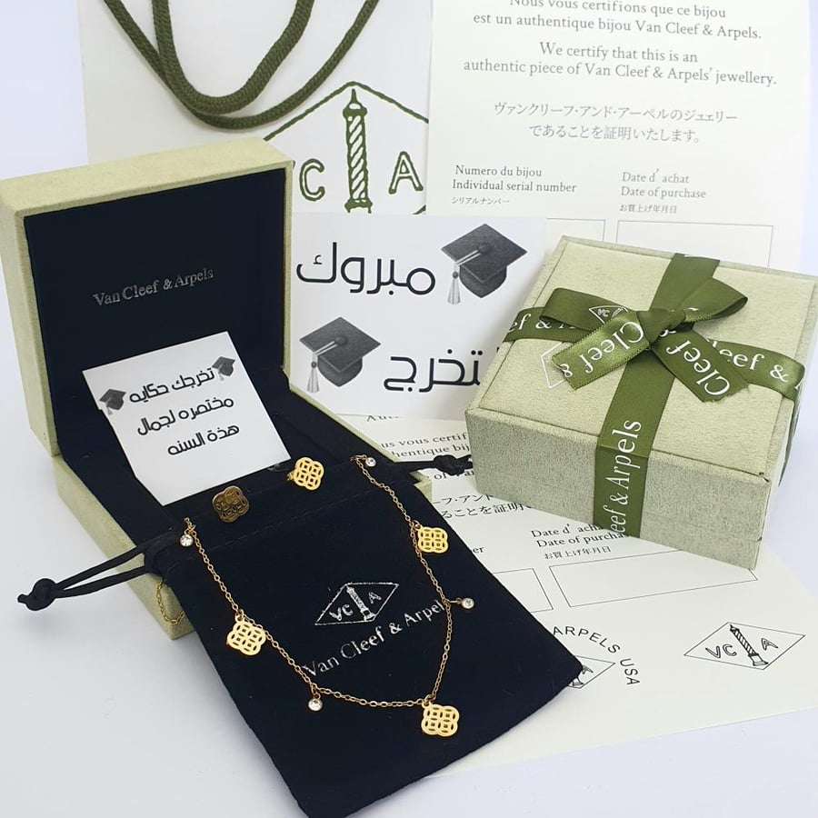 سلسال مع حلق ماركه لونها ثابت مايتغير