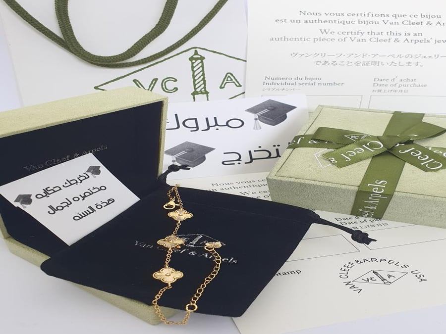 اسوره ماركه بملحقات لتخرج