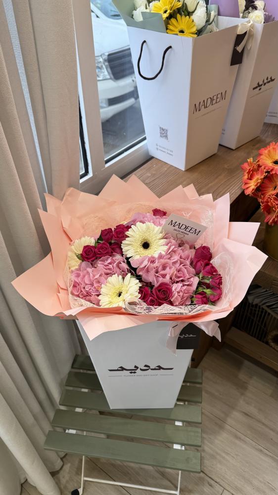 باقه بينك هايدرنجا "يتطلب حجز قبل بثلاث ايام"