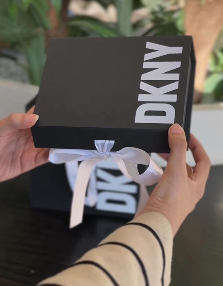 حامل بطاقات DKNY