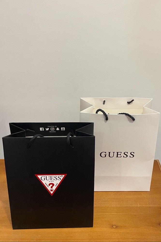 كيس ماركه guess صغير // لايباع لوحده